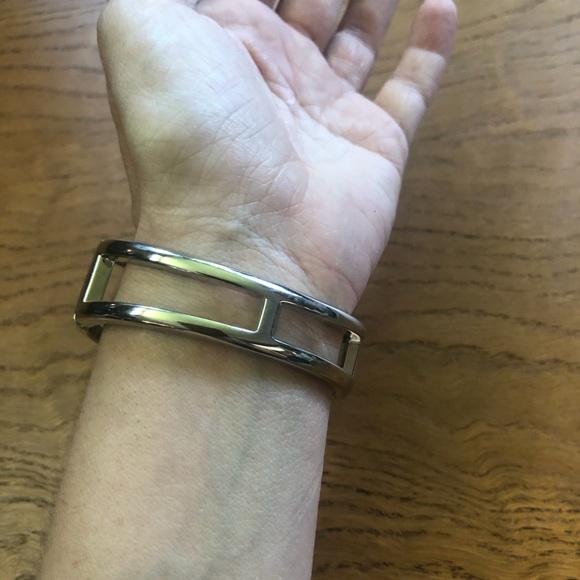 Rhinestone Flower bracelet - Picture 4 of 9